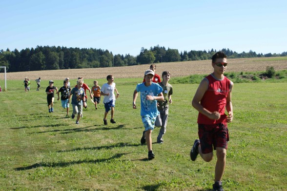 On se bouge, quelques tours de terrain ! On se bouge, quelques tours de terrain !