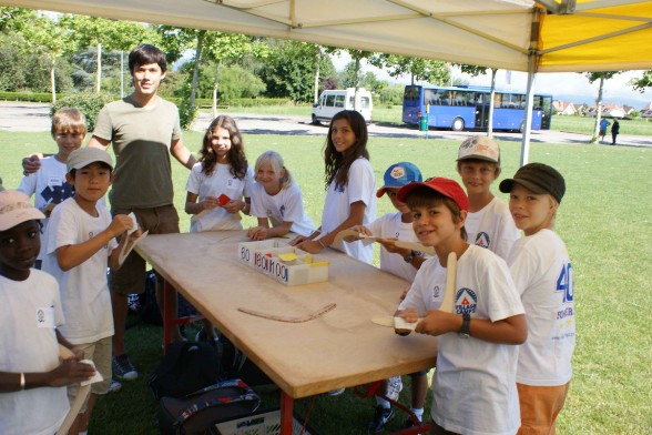 Day Camps à Village Camps, Coppet (13 juillet 2013). Jimmy, le moniteur et sa joyeuse classe. Day Camps à Village Camps, Coppet (13 juillet 2013). Jimmy, le moniteur et sa joyeuse classe.